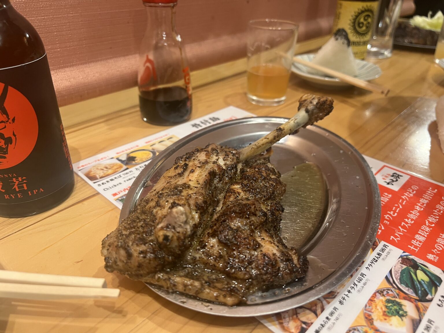 かし羽で食べたスパイスの効いた骨付鳥